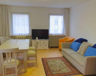Cozy luxury apartment in the heart of Frankfurt near the center, Main and Mess - 法兰克福 - 客厅