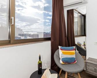 Apinelo Hostel & Apartments - 斯普利特 - 客厅