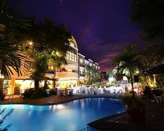 Hotel Fleuris Palawan - 普林塞萨港 (公主港) - 游泳池