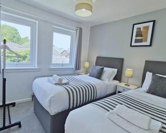 Dawley Detached House with parking, garden, Wi-Fi - 特尔福德 - 睡房