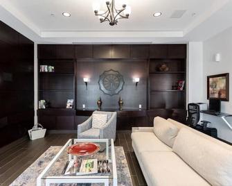 Bay Bungalow At Naples Bay Resort - 拿坡里 - 客厅