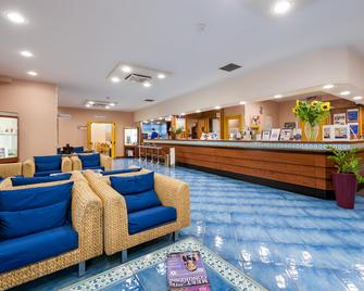 贝斯特韦斯特地中海酒店 - 卡塔尼亚 - 大厅