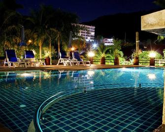班瓦尼达花园度假酒店 - 卡伦海滩 - 游泳池