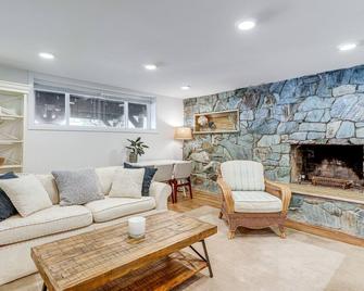 Renovated Apartment in Seattle 7 Mi to Downtown! - 西雅图 - 客厅