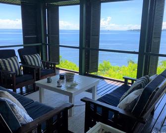 Luxurious, family Villa on the seafront with spectacular seaviews of paradise! - 维多利亚 - 阳台