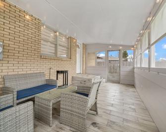 Beautiful Home With 5 Huge Bedrooms - 罗克福德 - 阳台