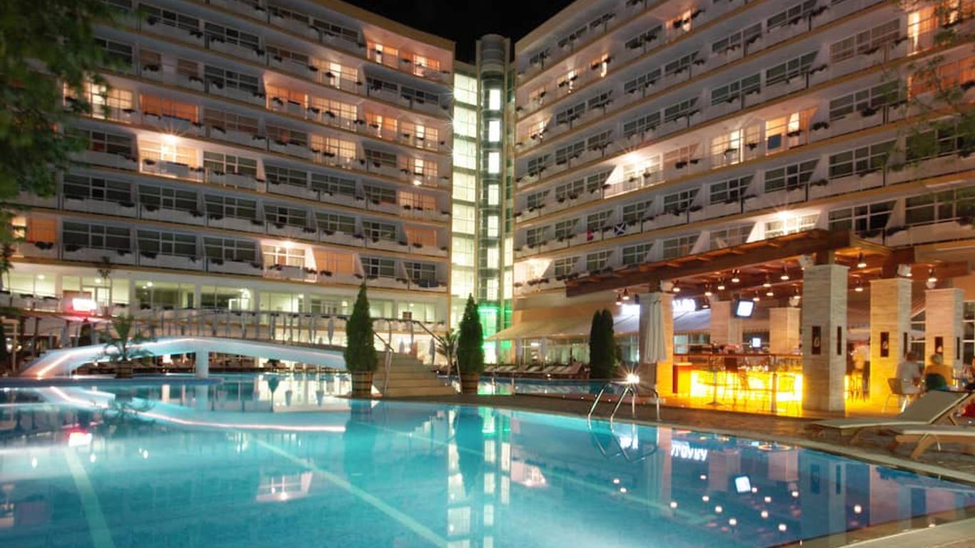 Grand Hotel Oasis(豪华酒店绿洲)