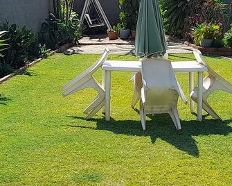 Furnished Self-Catering Guest Wing - 路沙卡 - 露台