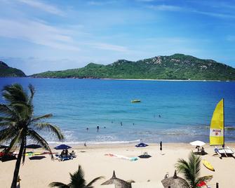 拉斯弗洛雷斯海滩度假村酒店 - 马萨特兰 - 海滩