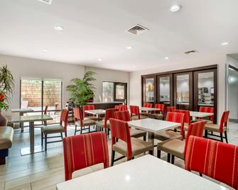 西门广场康福特套房酒店 - 斯巴达堡 - 餐馆