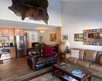 Jackson Hole Condo, Mountain Views, 5 Miles from Grand Teton National Park - 威尔逊(怀俄明州) - 客厅