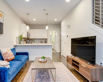 Denver Retreat w/ Rooftop Deck: Walk Downtown! - 丹佛 - 客厅