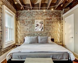 Stylish City Market Loft in the Heart of Downtown! Heated Pool Access | By Southern Belle Savannah - 萨凡纳 - 睡房