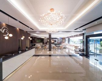 马尔贝利套房商务酒店 - 卡加廷德奥罗 - 大厅