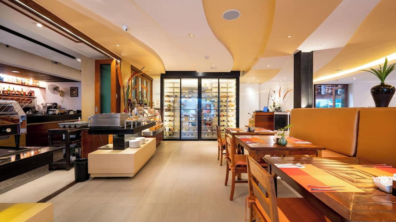 芭东拉弗洛拉度假酒店
