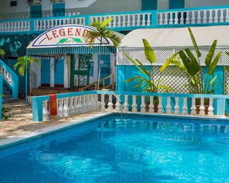 传奇海滩度假酒店 - 尼格瑞尔 - 游泳池