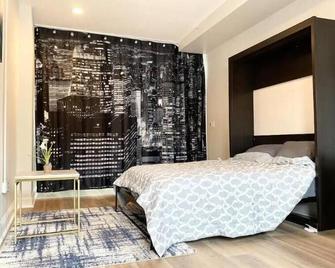 Spacious-Skylight Loft Inner Harbor Downtown - 巴尔的摩 - 睡房