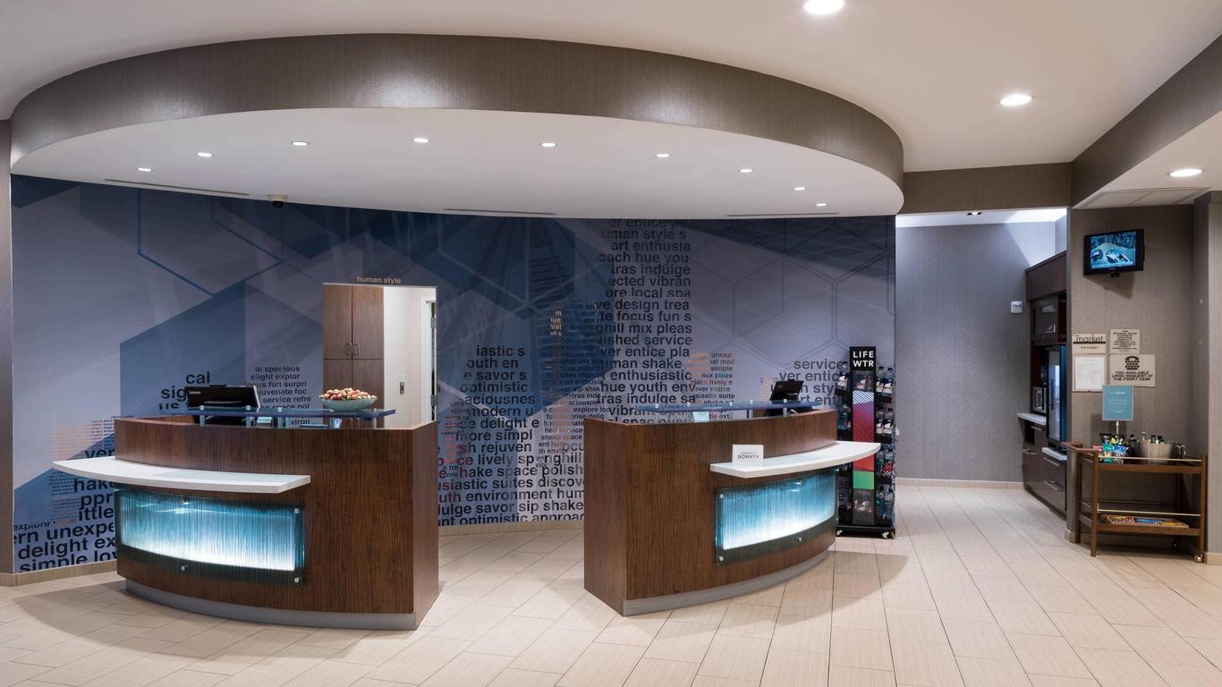 亚历山大西南春季山丘套房酒店