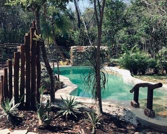 Verdeamar Eco Lodge Jungle Retreat - Chemuyil - 游泳池