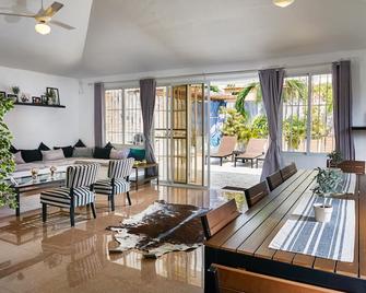 Santo Domingo Colonial 8-Bedroom Villa with Private Pool - 圣多明各 - 客厅
