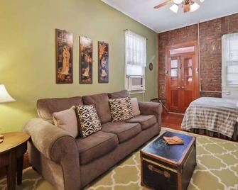 Marigny Apt. in Historic Cottage- Green Room - 新奥尔良 - 客厅