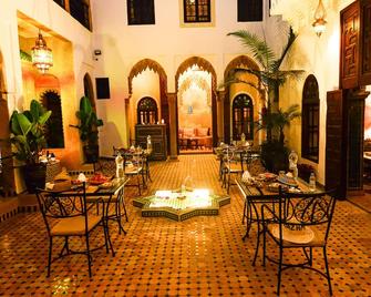 Riad Almazhar - 拉巴特 - 餐馆