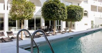 白色酒店 - 维耶斯泰 - 游泳池