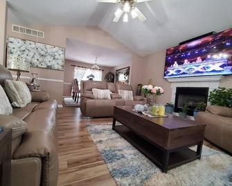 Smart Entire Loft, 3 br, 2 bath, with 3 tv - 哥伦比亚 - 客厅