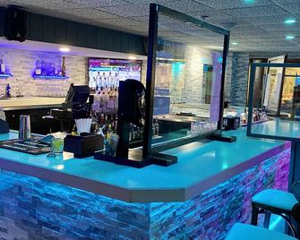 伊斯拉大海滩度假酒店 - 南帕诸岛 - 酒吧