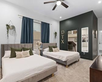 Western Oasis - Chic New 6BR 10-min from Downtown - 达拉斯 - 睡房