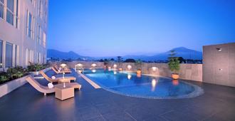 马朗阿特里亚酒店 - 玛琅 - 游泳池