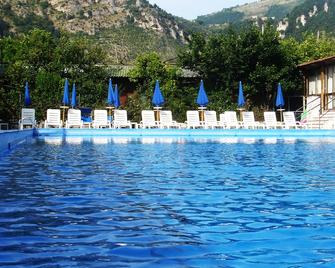 菲奥里达兰希奥酒店 - 索伦托半岛皮亚诺 - 游泳池
