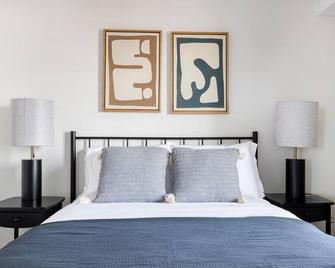 Central Cambridge 1BR near restaurants, steps from Train, by Blueground - 剑桥 - 睡房