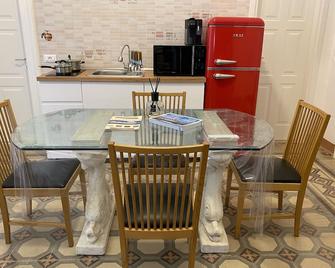 Touristhouse Monopoli 10 - 莫诺波利 - 餐厅