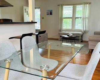 Cute Austin Bungalow - Short-Term Rental Opportunity - 奥斯汀 - 餐厅