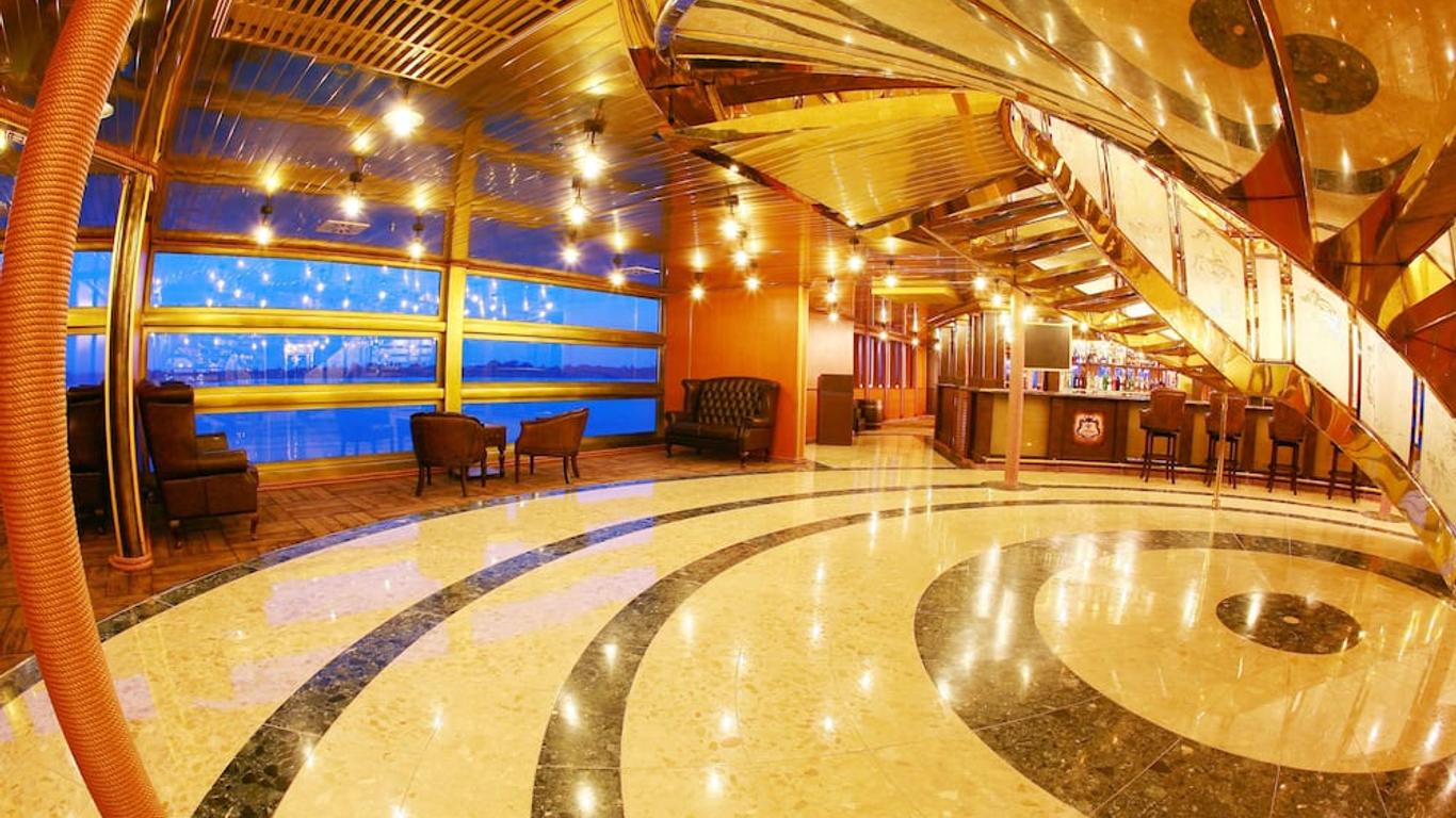 复古华丽游艇酒店