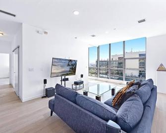 25th Floor Luxury Top Level Penthouse Epic Ocean/City/Lake/Mountain Views! - 圣安娜 - 客厅