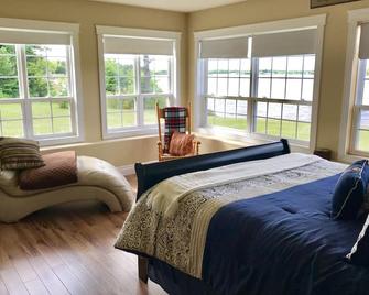 Secluded Oceanfront Beach House With Lots Of Room To Play And Relax! - 奥利里 - 睡房