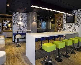 宜必思快捷马德里瓦伦汀比托酒店 - 马德里 - 酒吧