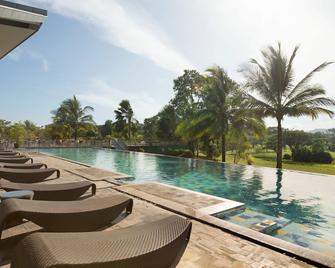 诺富特曼纳多高尔夫会议度假酒店 - 万鸦老 - 游泳池