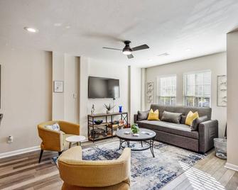 The Downtown Winter Retreat @ Historic 1st Ward - 休斯顿 - 客厅