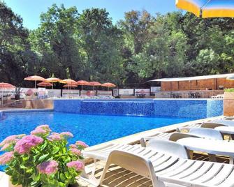 天堂绿 - 公园酒店 - 瓦尔纳 - 游泳池