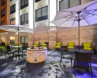 伊凡斯维尔智选假日酒店 - IHG 旗下酒店 - 埃文斯维尔 - 露台