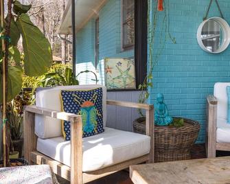 Boho by the Water! 1750sqft - Fishing & sleeps 10! - 夏洛特