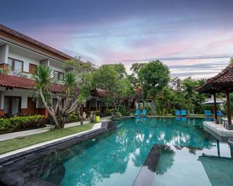 巴厘西纳尔酒店 - 库塔 - 游泳池