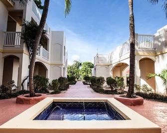 Beautiful 2 bed/2 bath Ocean view - TripAdvisor winner 2016,2017,2018 and 2019! - 普罗维登西亚莱斯岛 - 游泳池