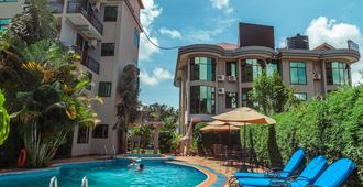 绿山酒店 - 阿鲁沙 - 游泳池