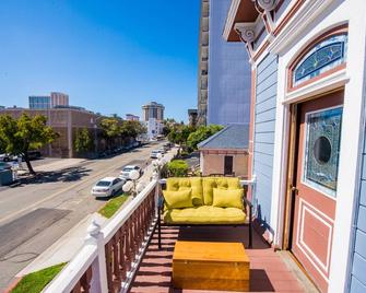 Downtown Historic Victorian Beauty! - 圣地亚哥 - 阳台