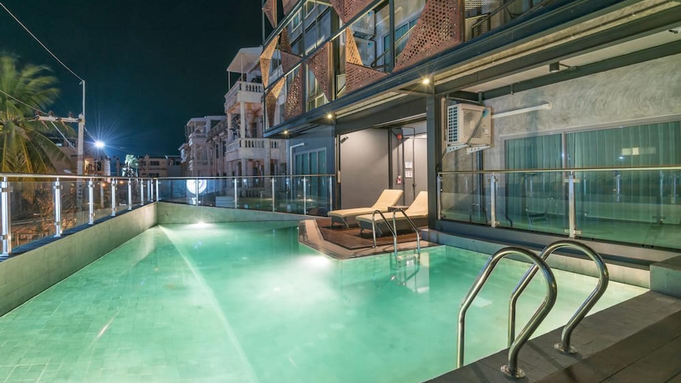 仲天海滩浪峰酒店