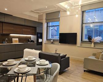 Modern 2br In Chinatown For Up To 8 Guests! - 曼彻斯特 - 餐厅